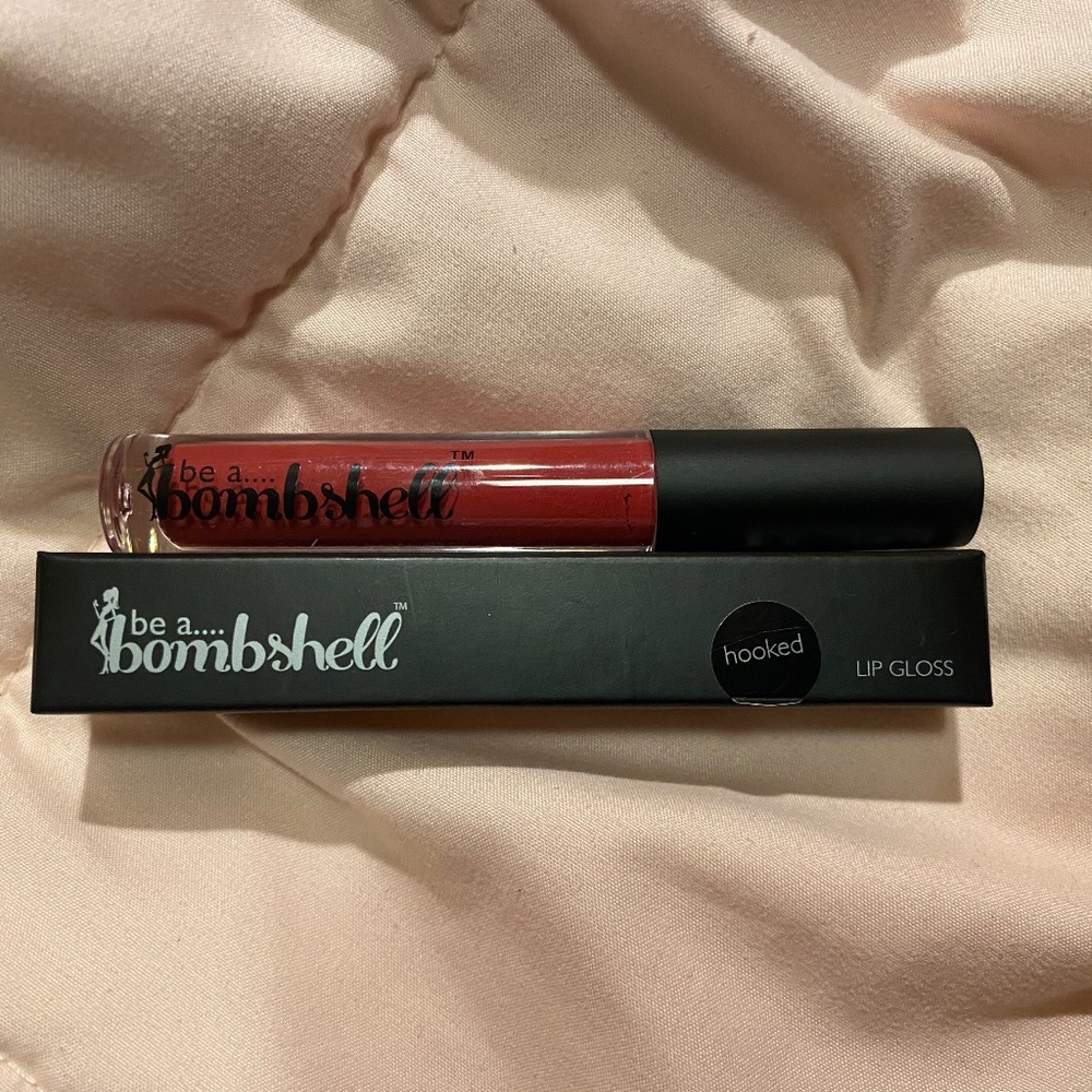 BE A BOMBSHELL COSMETICS Lip Gloss